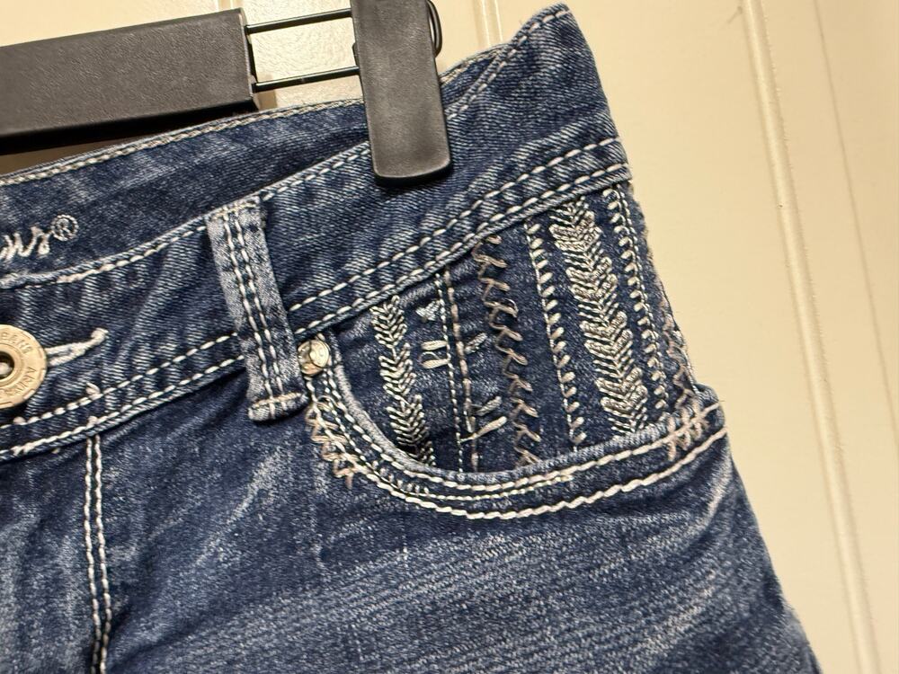 Ariya Jeans Y2K Denim Shorts Size 7/8 Dark Wash Embroidered FlapPocket Cuffed
